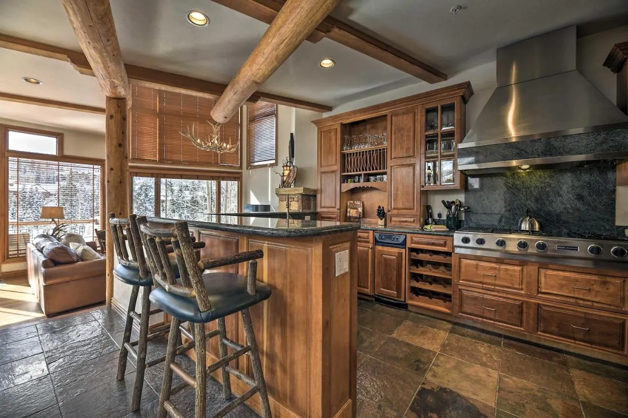 Luxurious Ski-inandski-out Mountain Escape Holiday home *