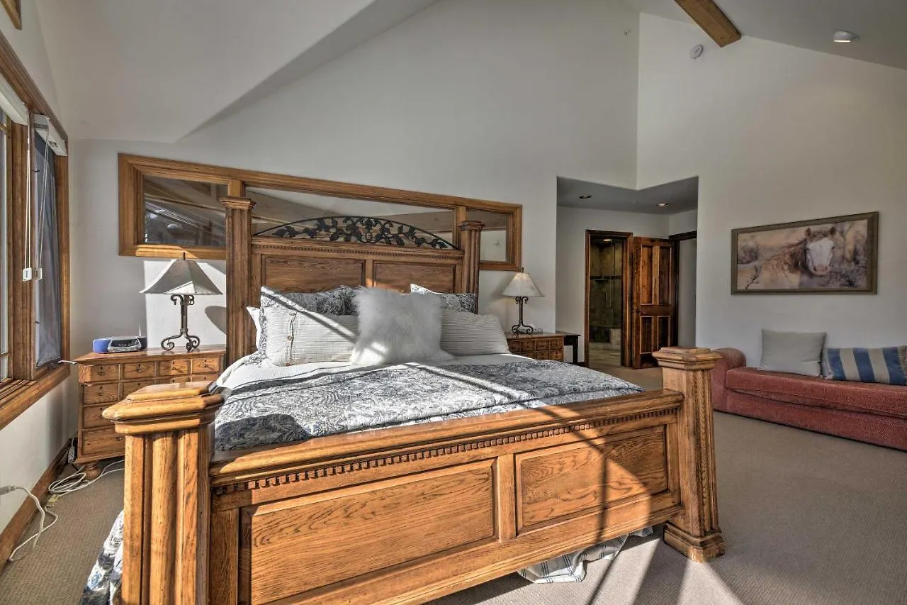 Luxurious Ski-inandski-out Mountain Escape