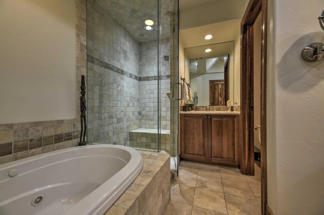 Luxurious Ski-inandski-out Mountain Escape Holiday home *