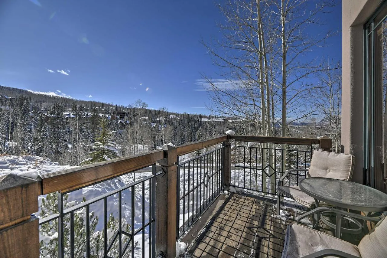 Luxurious Ski-inandski-out Mountain Escape Holiday home *