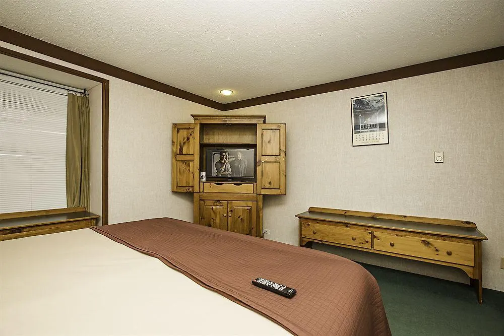 Mountainside Hotel 3*