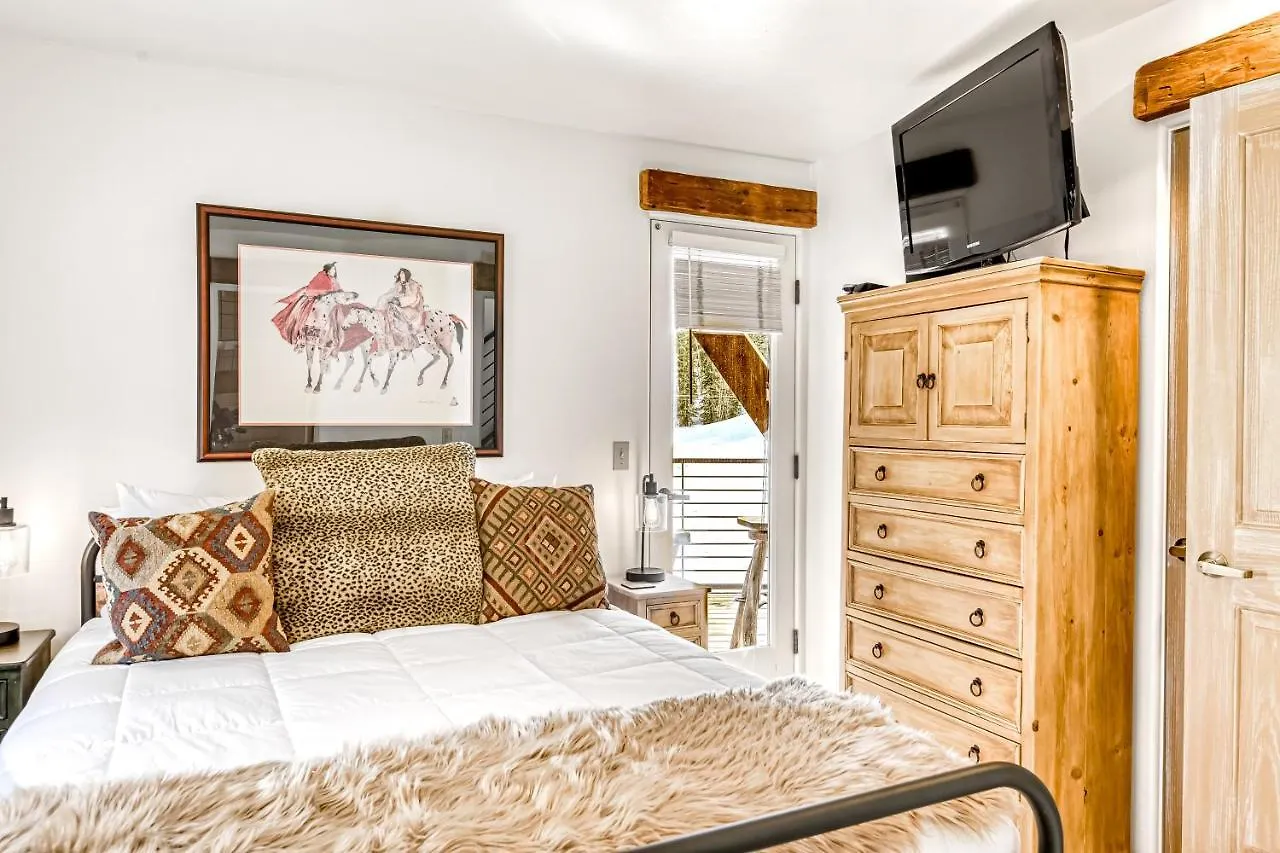 Double Diamond Ski-in/ski-out Apartment