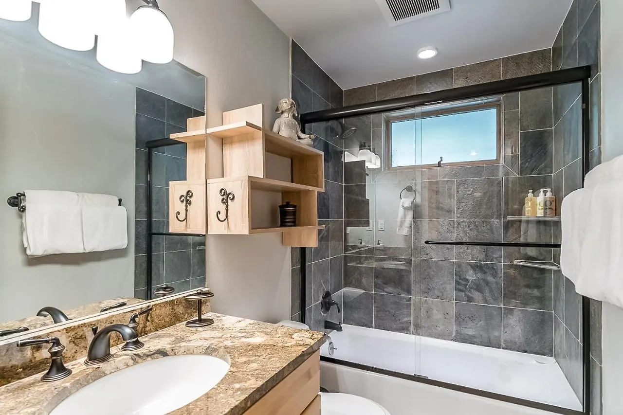 Holiday home The Tomboy Townhome *