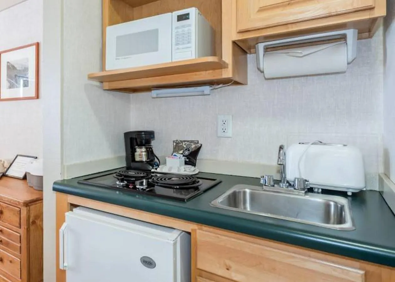 Mountainside Hotel 3*
