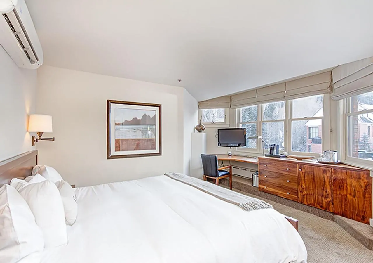 Columbia Hotel 4*