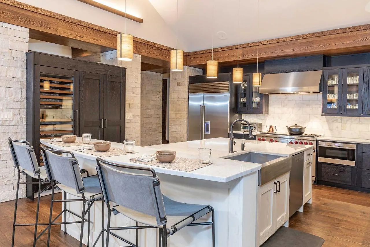 Luxurious Ski-inandski-out Penthouse! Apartment *