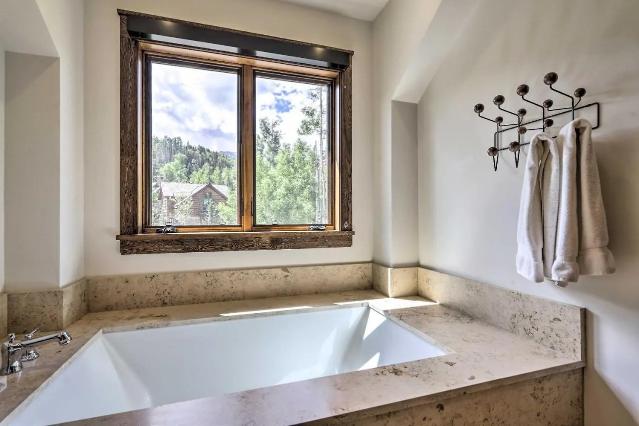 Apartment Luxurious Ski-inandski-out Penthouse! *