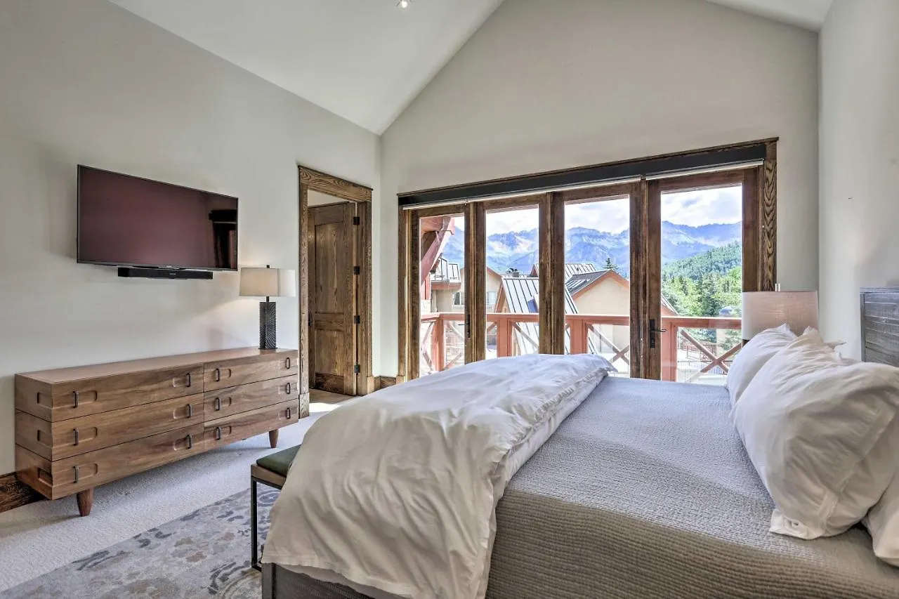Apartment Luxurious Ski-inandski-out Penthouse! *