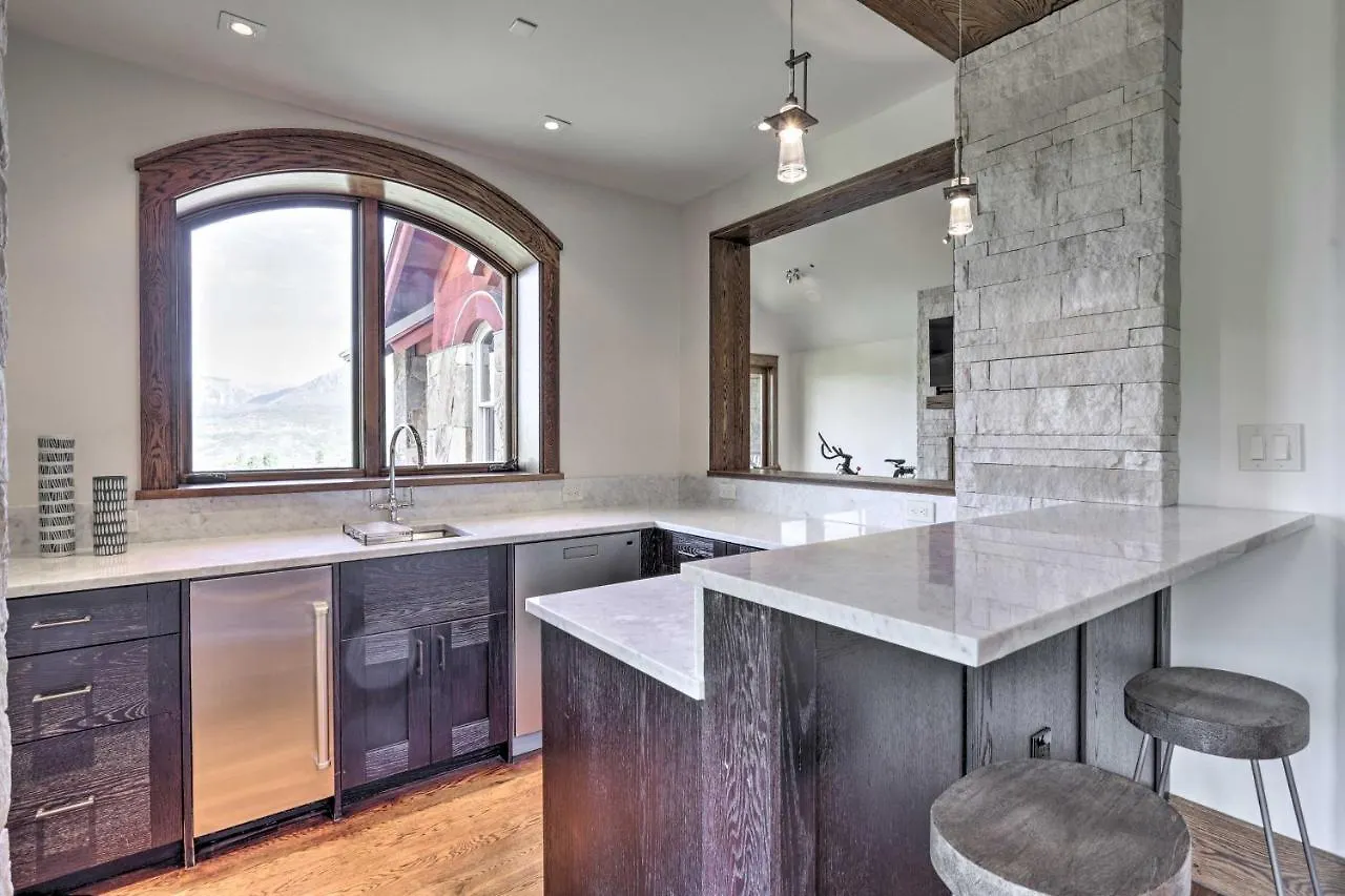 Apartment Luxurious Ski-inandski-out Penthouse! *