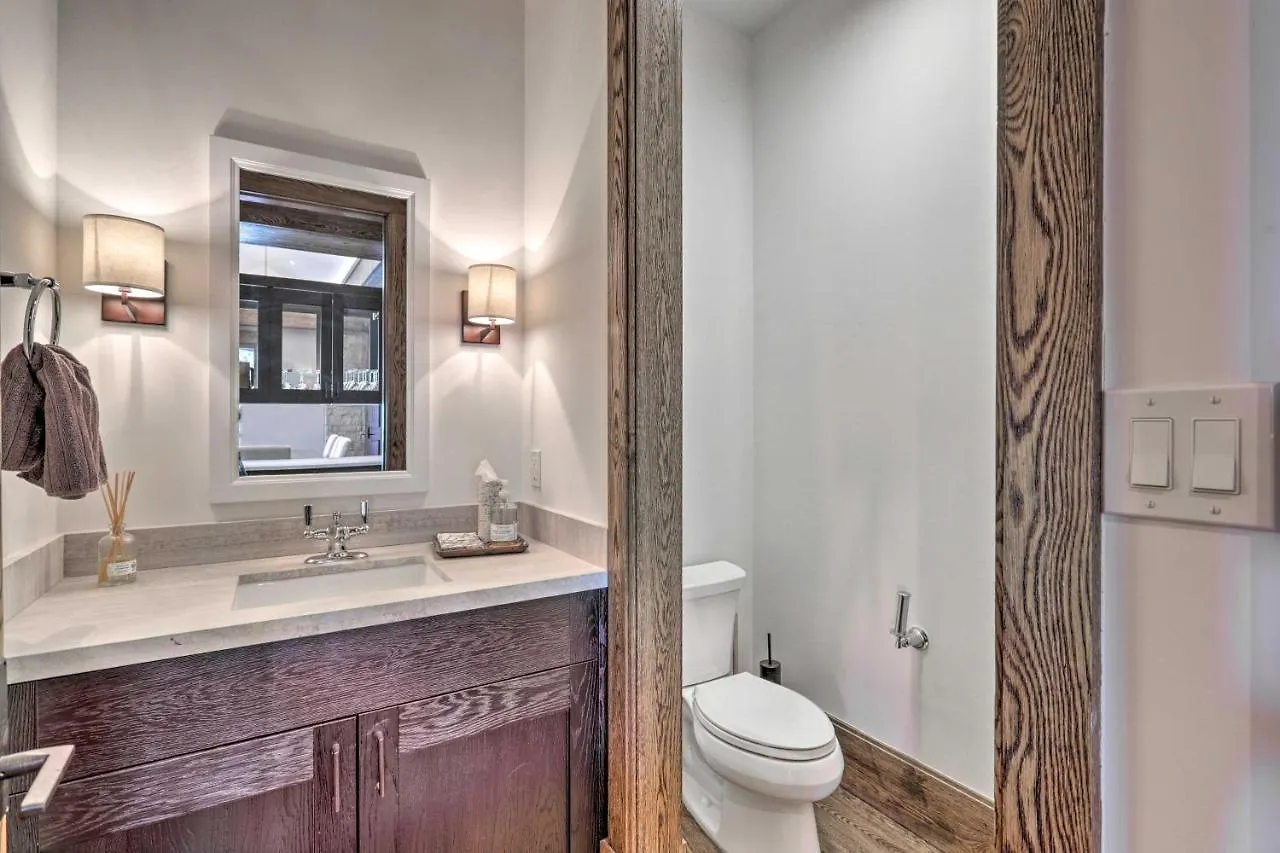 Apartment Luxurious Ski-inandski-out Penthouse!