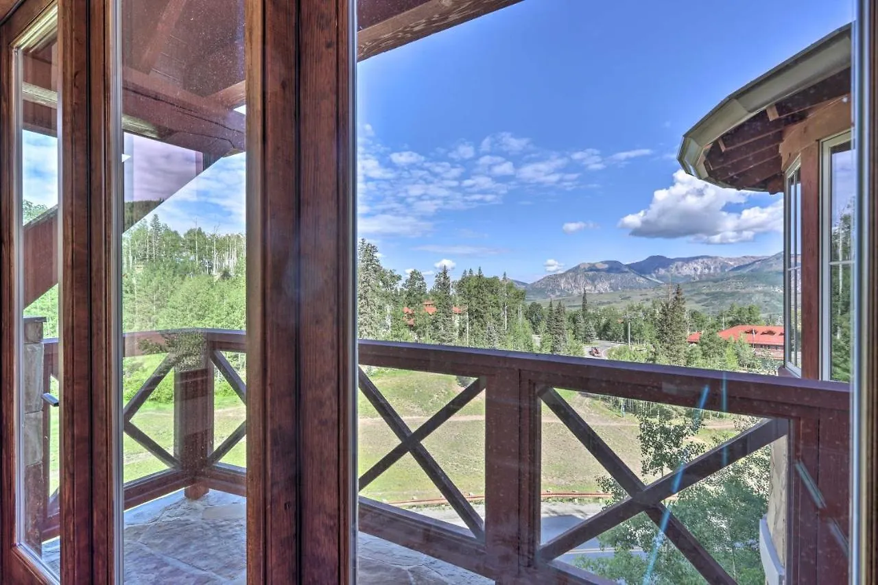 Luxurious Ski-inandski-out Penthouse! Apartment