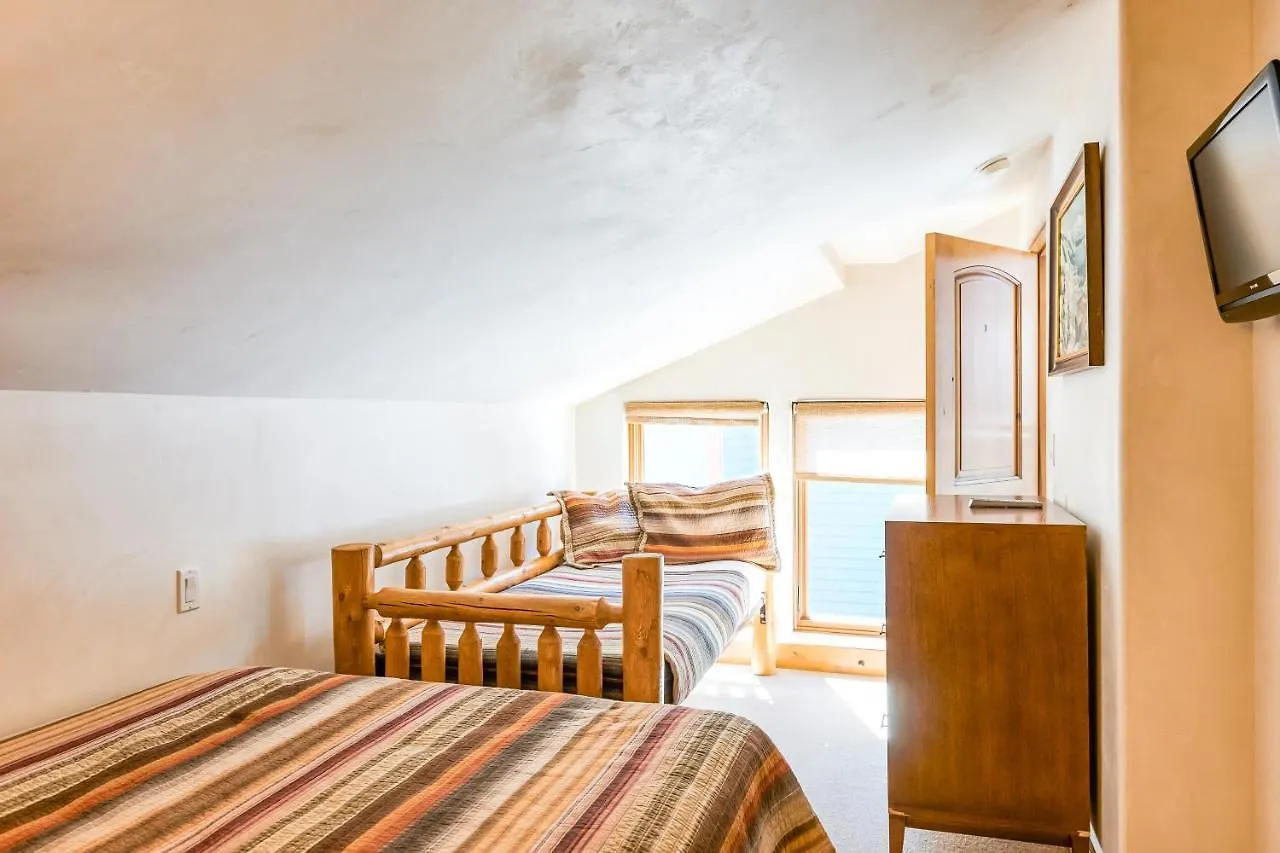 Telluride Lodge
