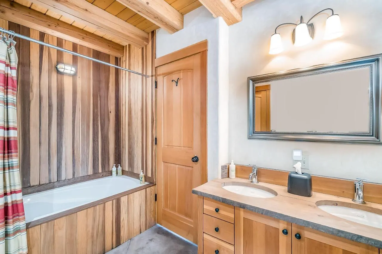 Telluride Lodge *