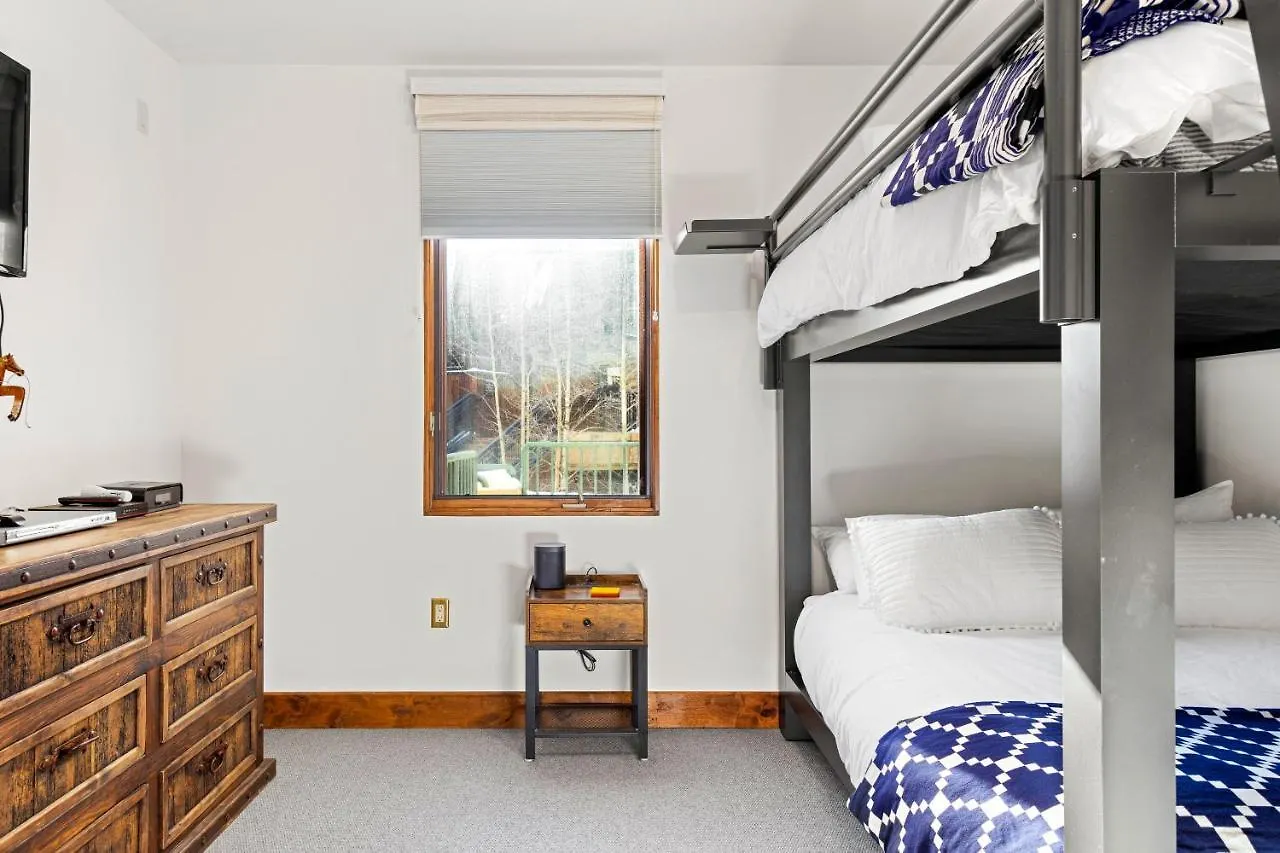Apartment Dakota Place 7 *