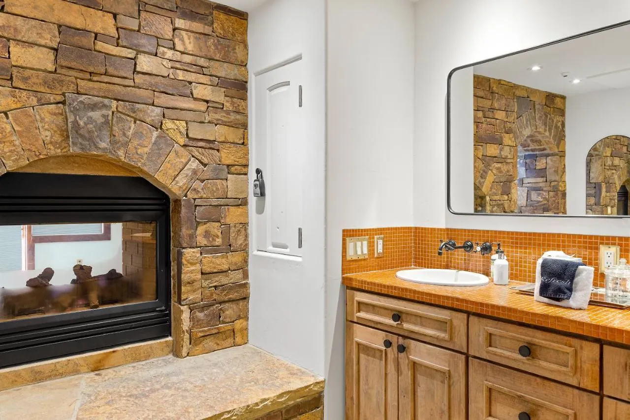 Dakota Place 7 *