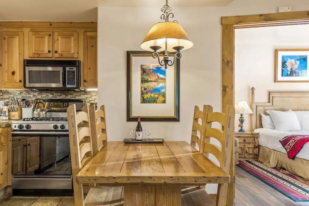 Blue Collar Boutique: Affordable Adventure Aparthotel *