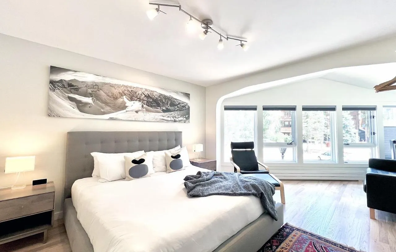 Chic, Modern - Walk Anywhere Viking 206 Apartment