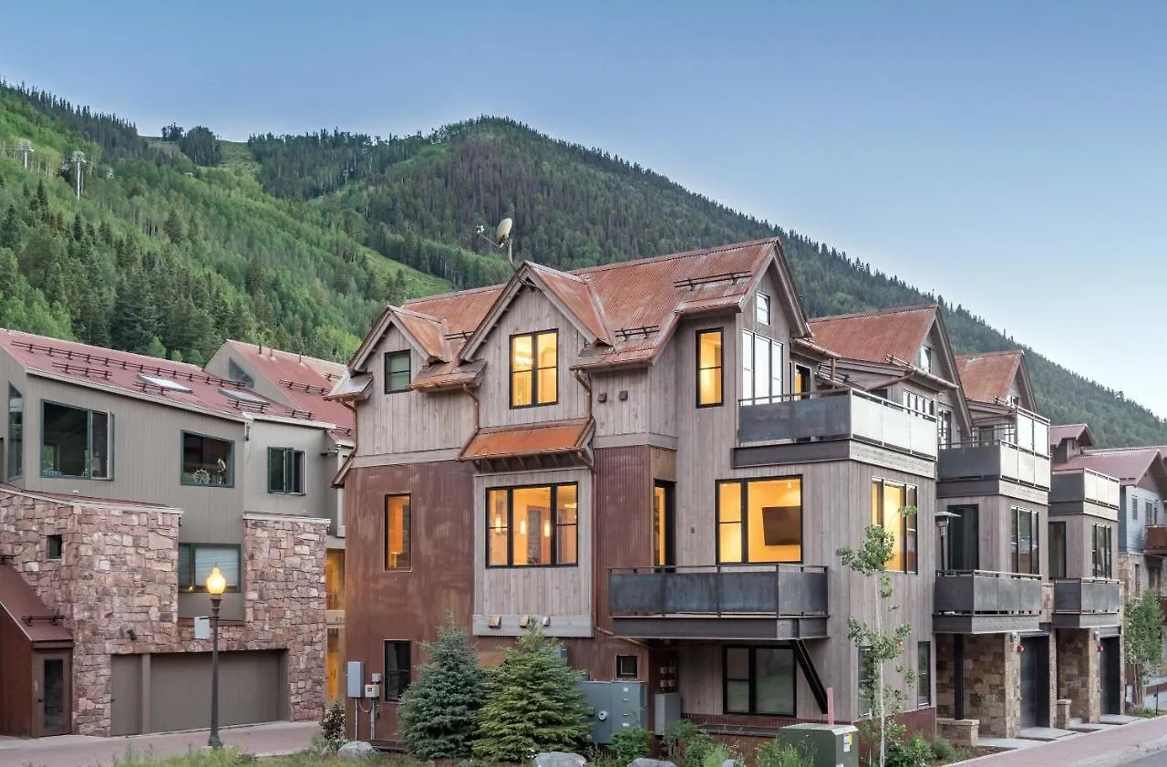 Holiday home Depot Luxury Townhome: Rooftop Hot Tub & Gondola Access *