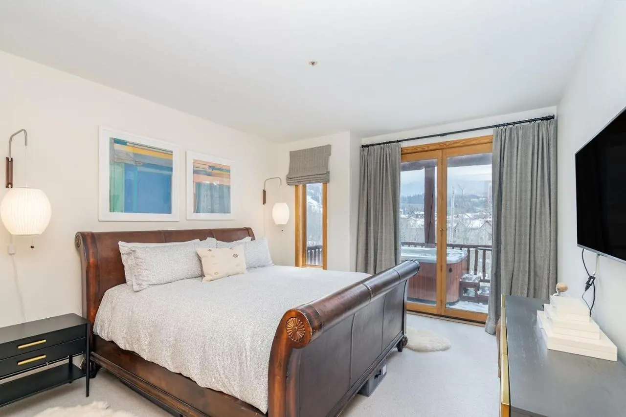 Mountain Village Panoramic Views, Hot Tub, Fireplace Townhouse Holiday home *