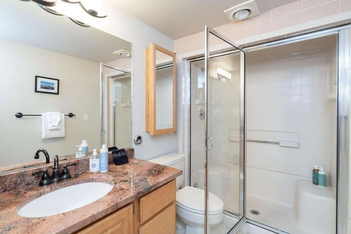 Apartment Riverside Dream! Quiet Spot W Deck, 5 Min Walk To Gondola & Main St,
