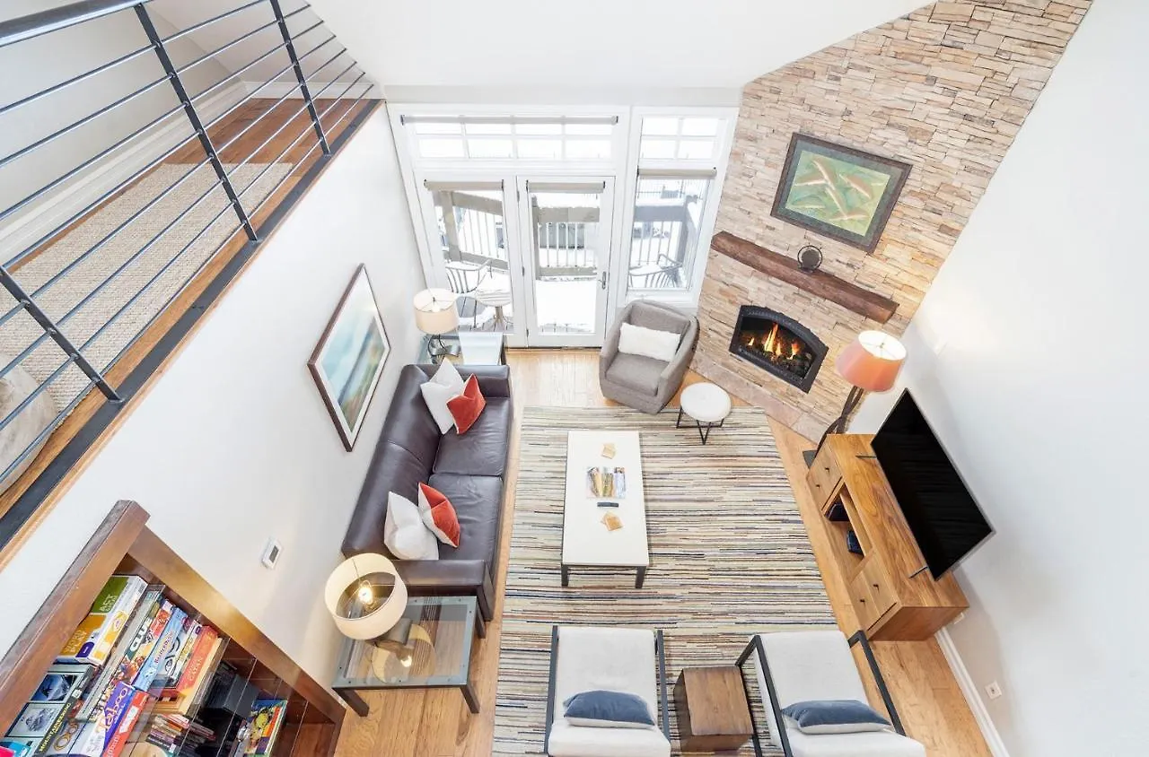Apartment Slopeside Paradise Penthouse At Lift 7, Views, Fireplace, Deck, Hot Tub *
