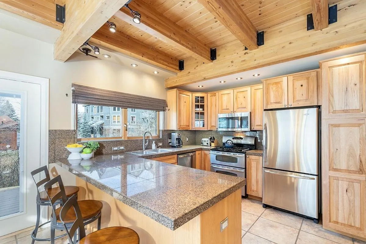 Giant Riverfront Deck W Grill, Tons Of Space Viking 100ab