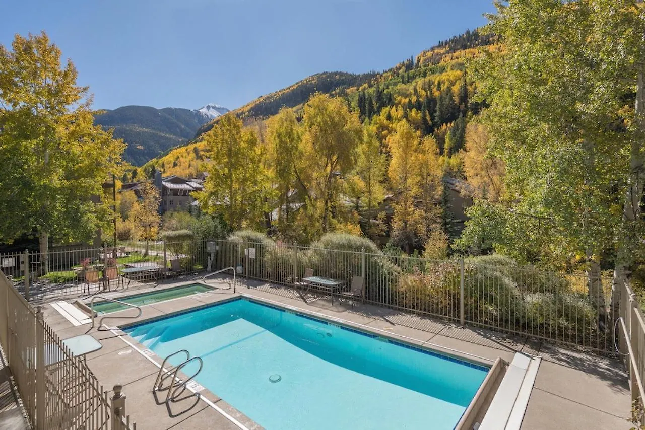 Walk To Ski, Stylish & Bright! Ground Floor, Hot Tub, Pool * Telluride