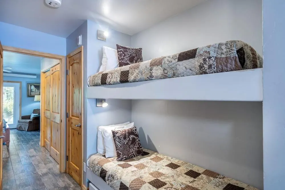 Ground Floor On River Trail, Walk To *