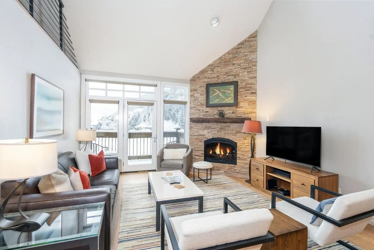 Apartment Slopeside Paradise Penthouse At Lift 7, Views, Fireplace, Deck, Hot Tub *