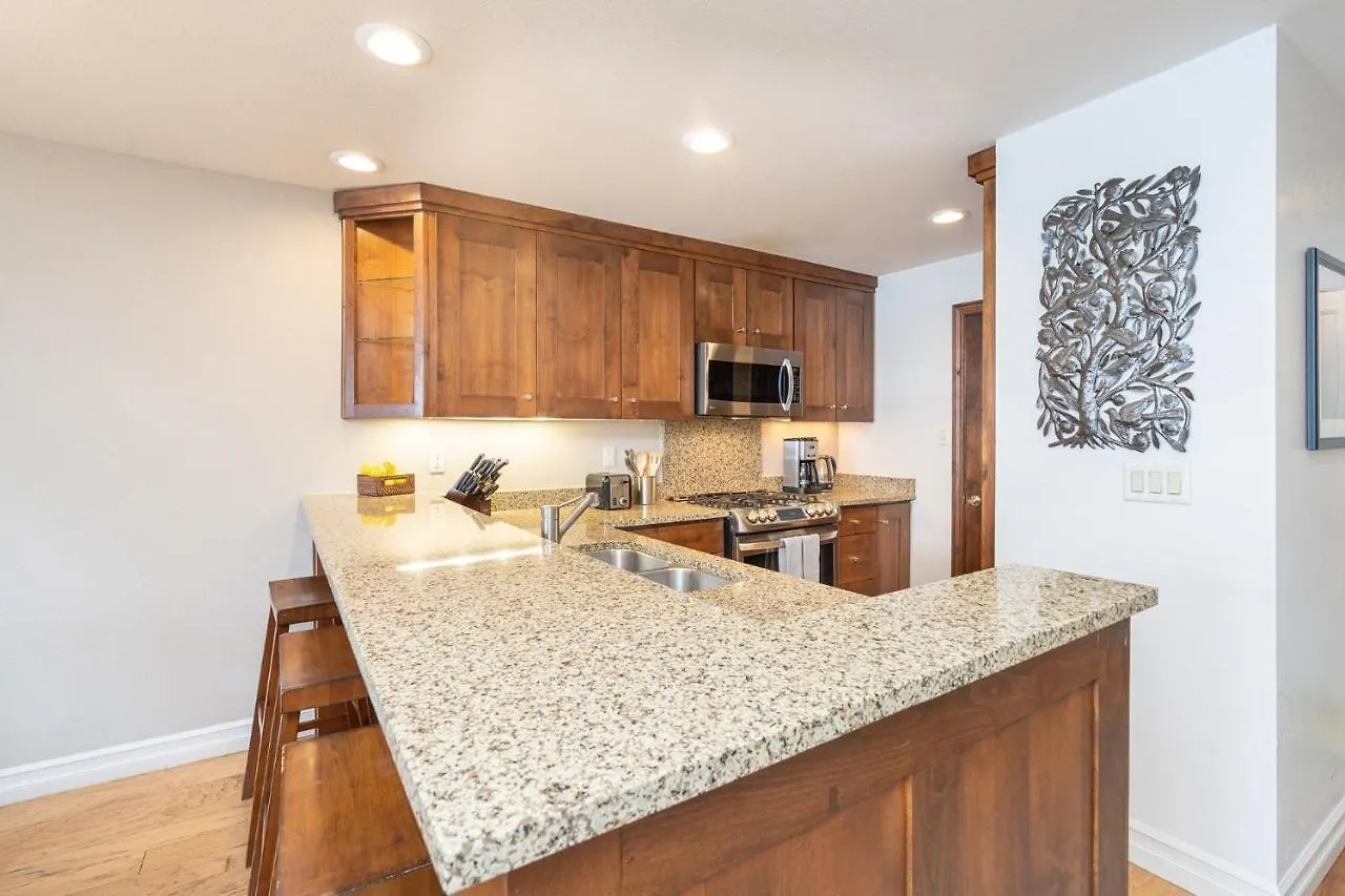 Apartment Slopeside Paradise Penthouse At Lift 7, Views, Fireplace, Deck, Hot Tub