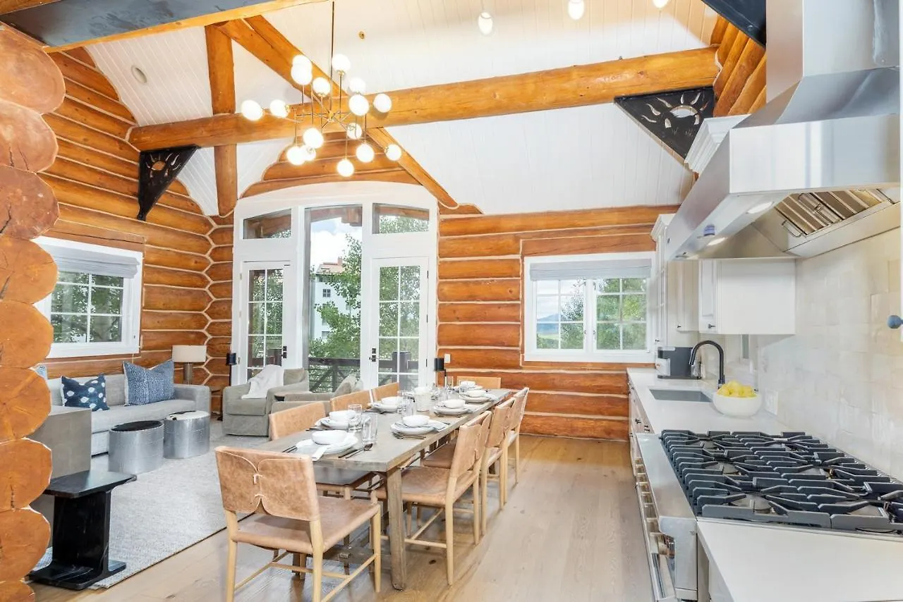 New! Chic European Style Cabin, Short Walk To Holiday home Telluride