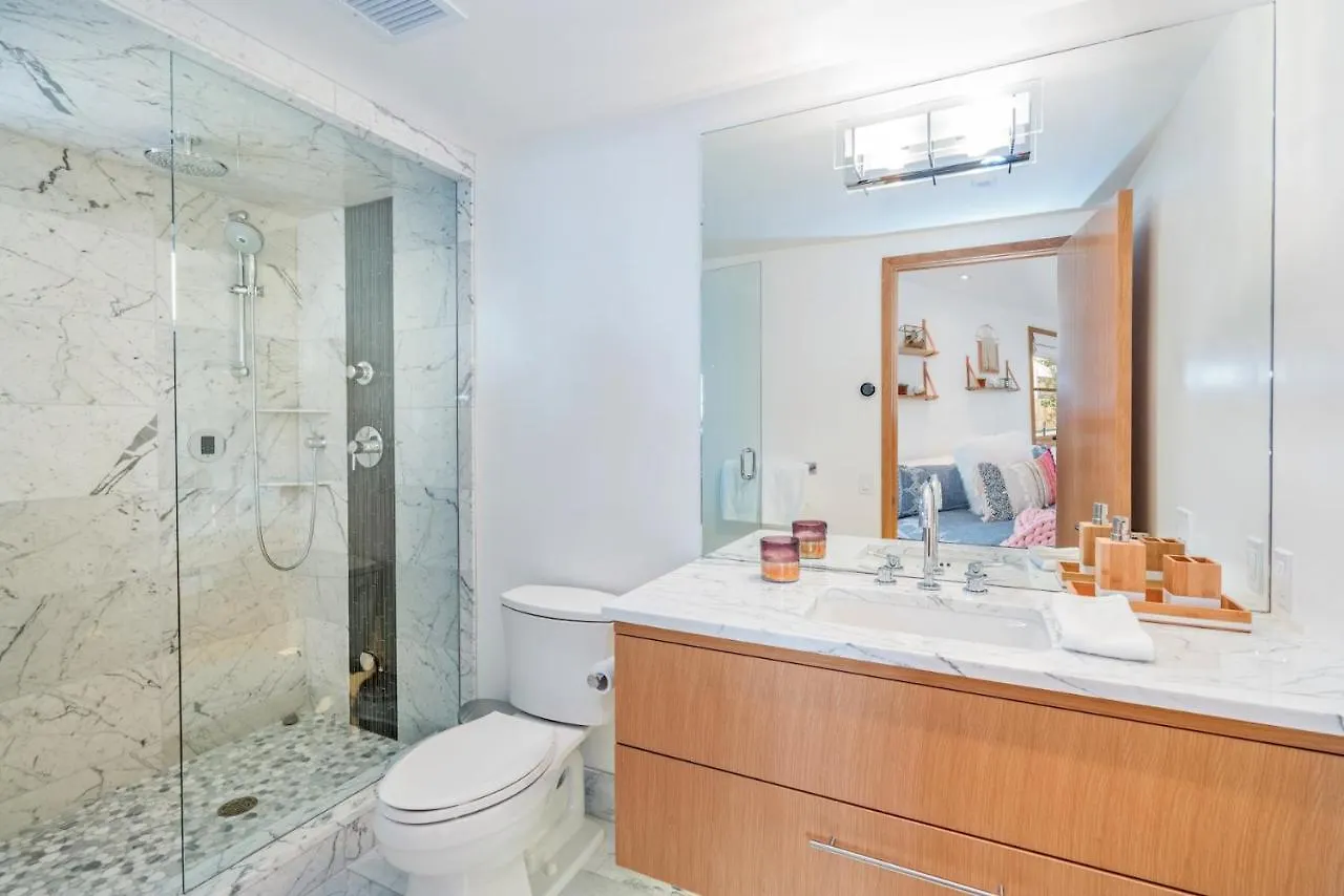 Depot Luxury Townhome: Rooftop Hot Tub & Gondola Access Holiday home