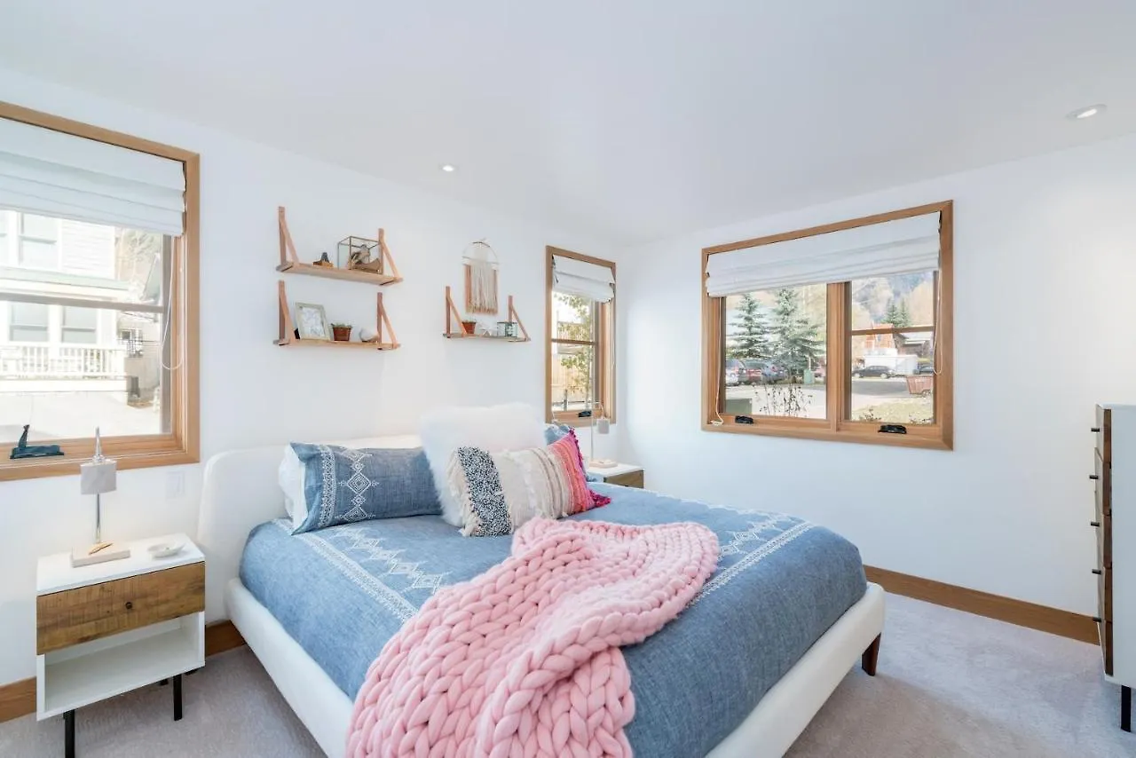Depot Luxury Townhome: Rooftop Hot Tub & Gondola Access Holiday home *