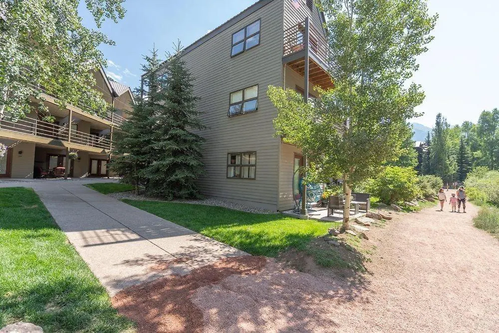 Apartment Chic, Modern - Walk Anywhere Viking 206 *