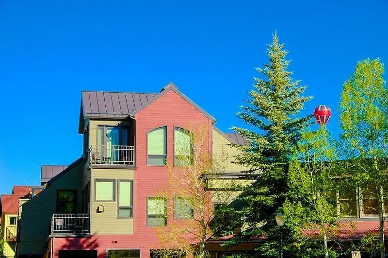 True In Out - Sun-drenched, Floor - Ajax Views, Deck, Garage Parking Apartment *