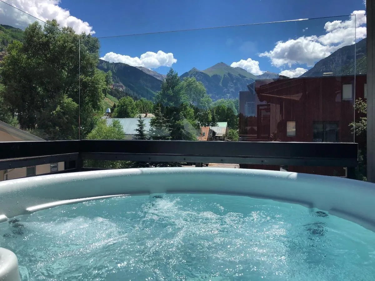 Depot Luxury Townhome: Rooftop Hot Tub & Gondola Access