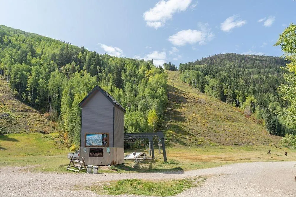Apartment In Out Lift 7! Deck, Hot Tub, Garage Parking