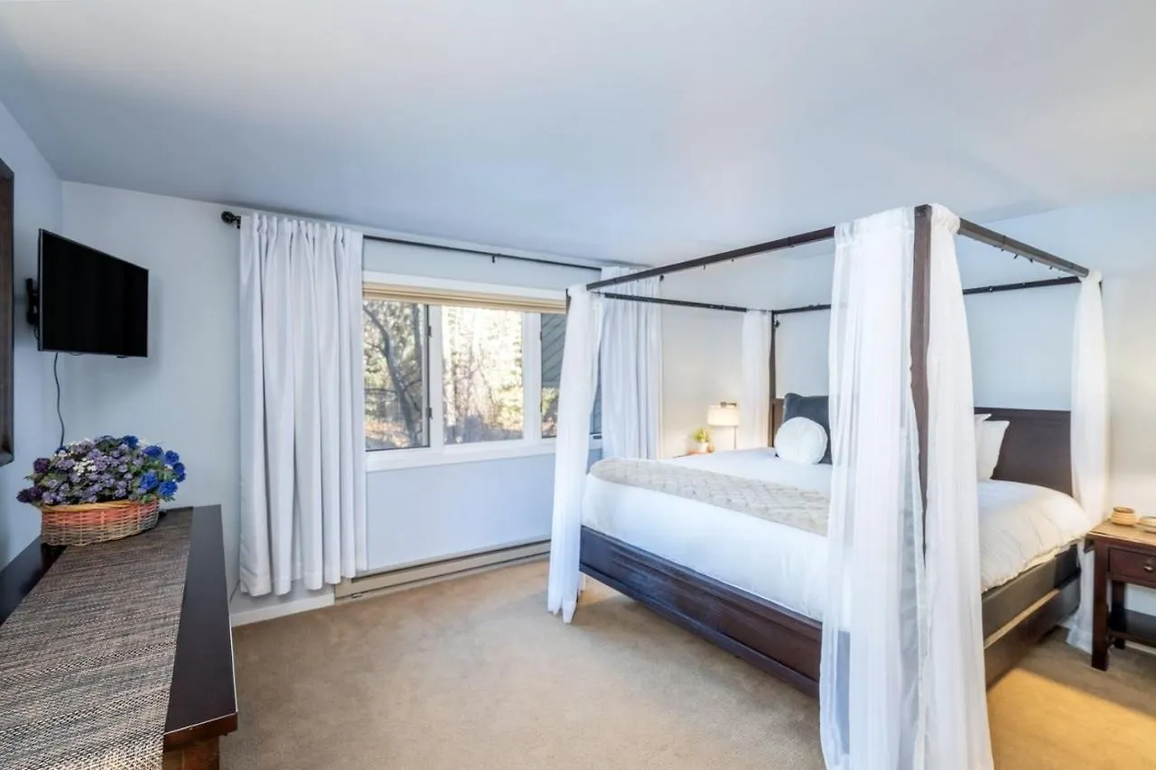 Riverside Dream! Quiet Spot W Deck, 5 Min Walk To Gondola & Main St, Apartment