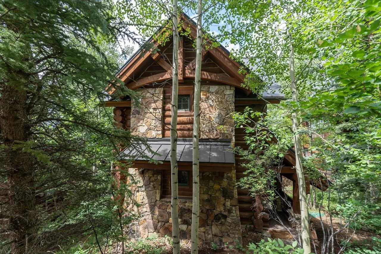 New! Chic European Style Cabin, Short Walk To Holiday home *