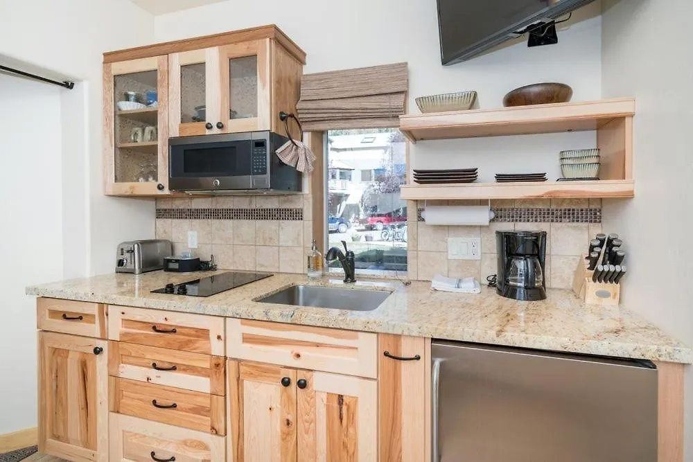 Apartment Giant Riverfront Deck W Grill, Tons Of Space Viking 100ab *