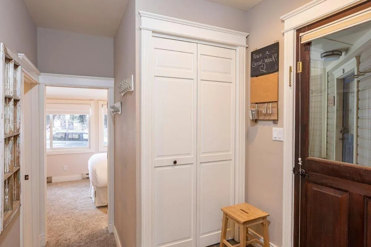 Peaceful Home-like - Spacious, Private Deck, Fireplace *
