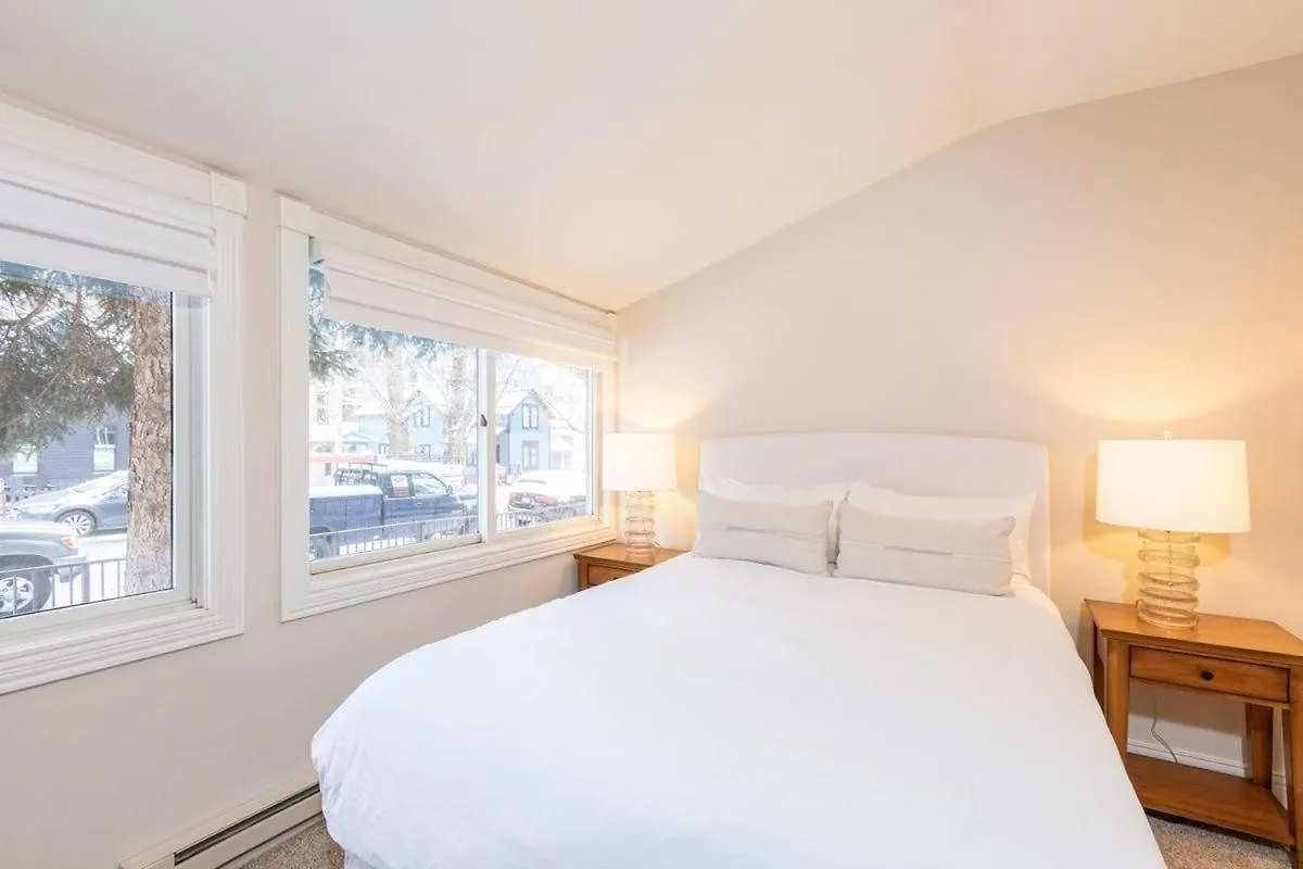 Peaceful Home-like - Spacious, Private Deck, Fireplace * Telluride