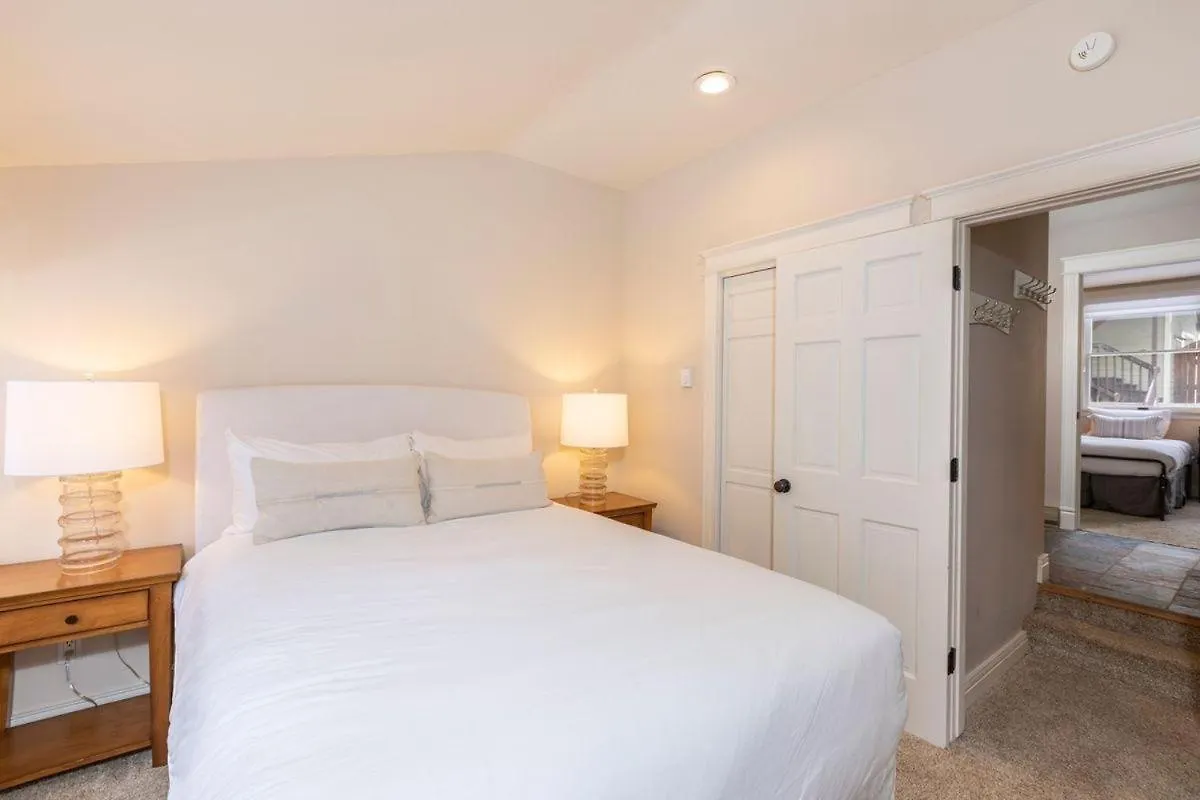 Peaceful Home-like - Spacious, Private Deck, Fireplace Apartment Telluride