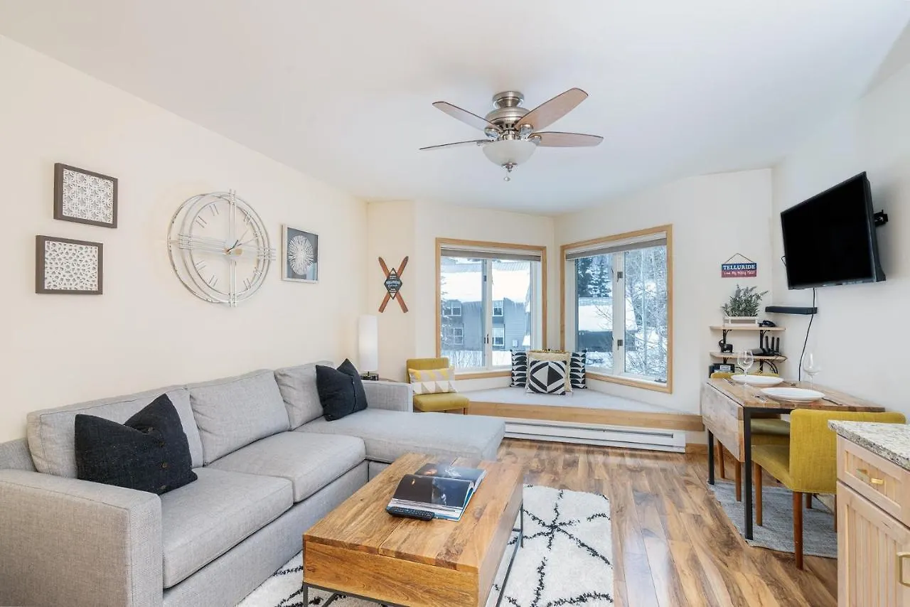 Modern Comfort On River Trail - Mountain Views, Hot Tub Apartment