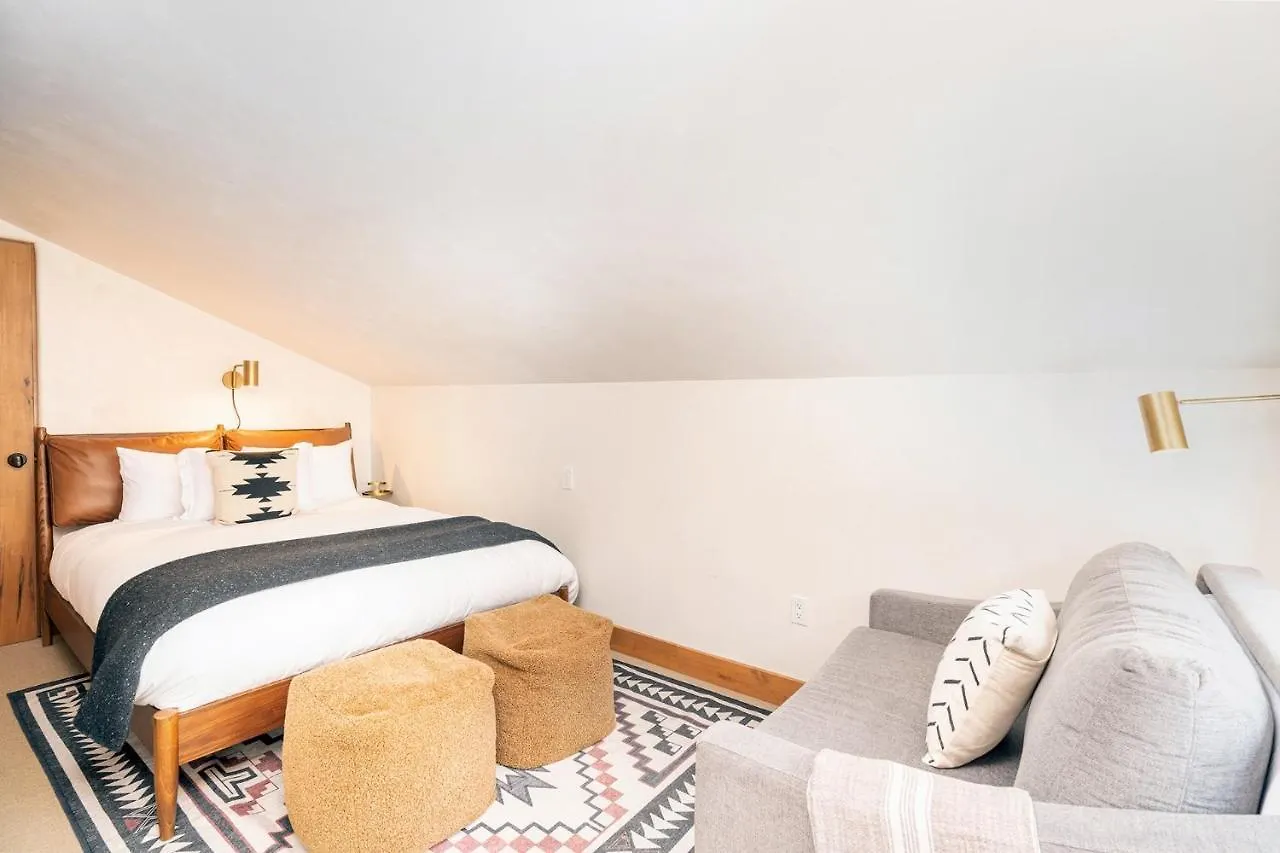526 - A True Mountain Retreat In Beautiful Town,