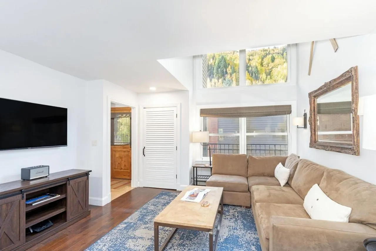 Mountain View Dream On River Trail - Hot Tub, Garage, Lift 7 In Out Apartment