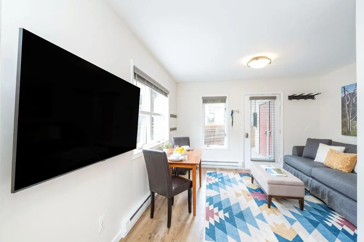 Cloud Nine, Walk To Gondola, Floor On River & Hot Tub Apartment