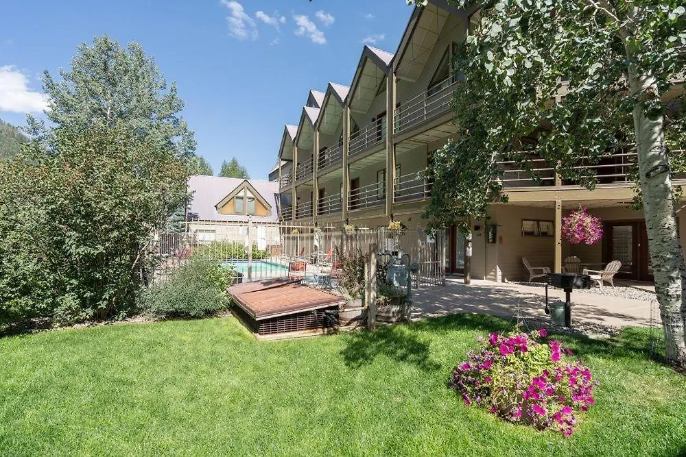 Cloud Nine, Walk To Gondola, Floor On River & Hot Tub Apartment *
