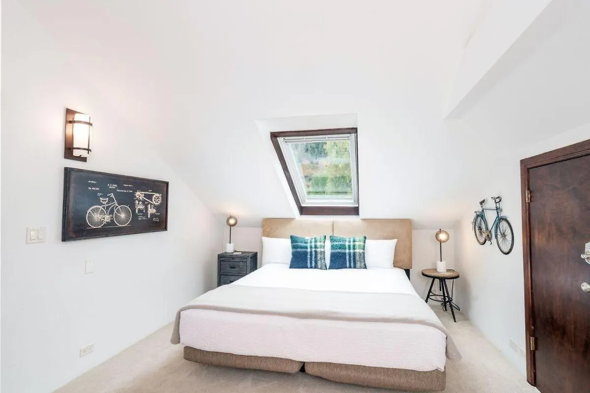Big & Bright Hidden Gem With Garage, Hot Tub, Lux Kitchen Apartmán