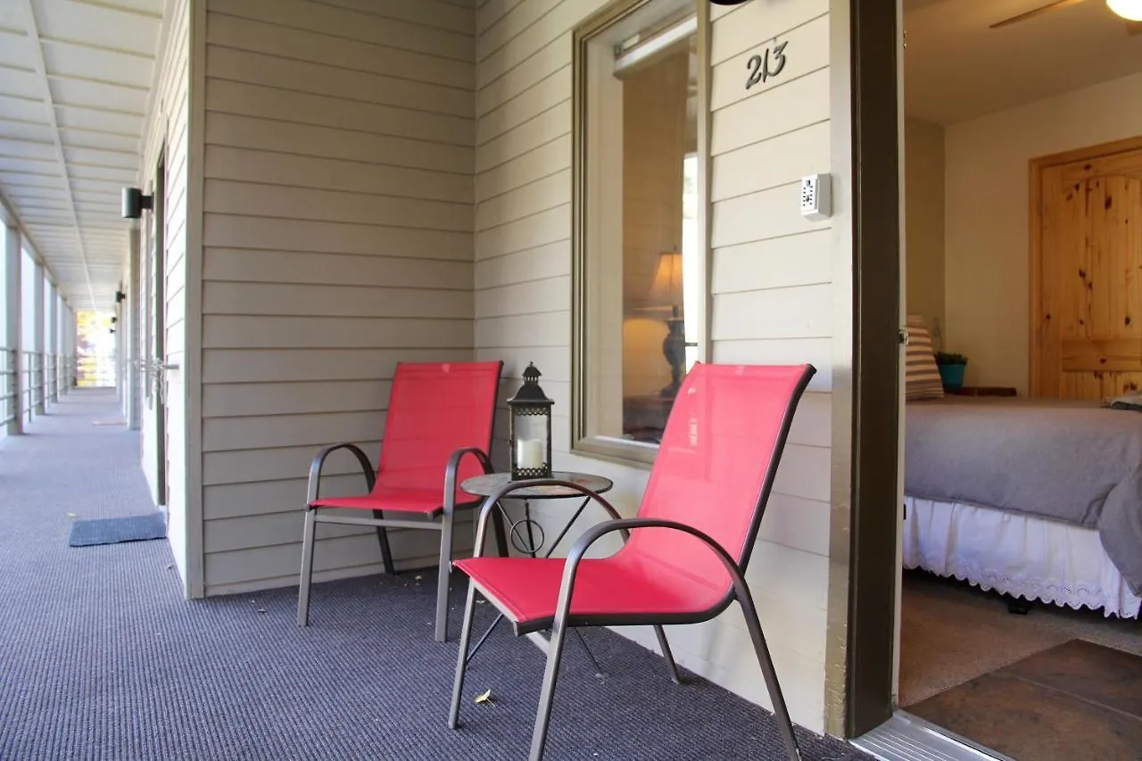 Modern Comfort On River Trail - Mountain Views, Hot Tub Apartment
